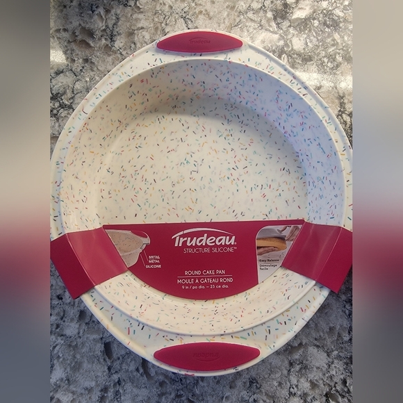 NWT set of 2 - Trudeau 9" Confetti Silicone Cake or Pie Dish with Pink Handles - Picture 3 of 5